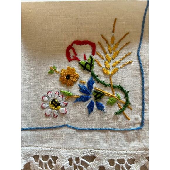 Antique Embroidered Wildflower  6-Piece Linen with Lace Trim Set (1930s–1950s) - Picture 3 of 5